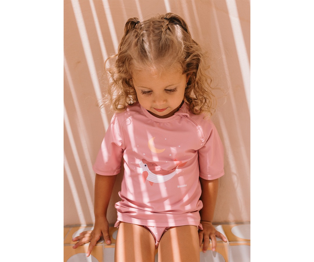 T-Shirt Nuoto UV Pink Whale 1/2 Y - Monneka - immagine 3